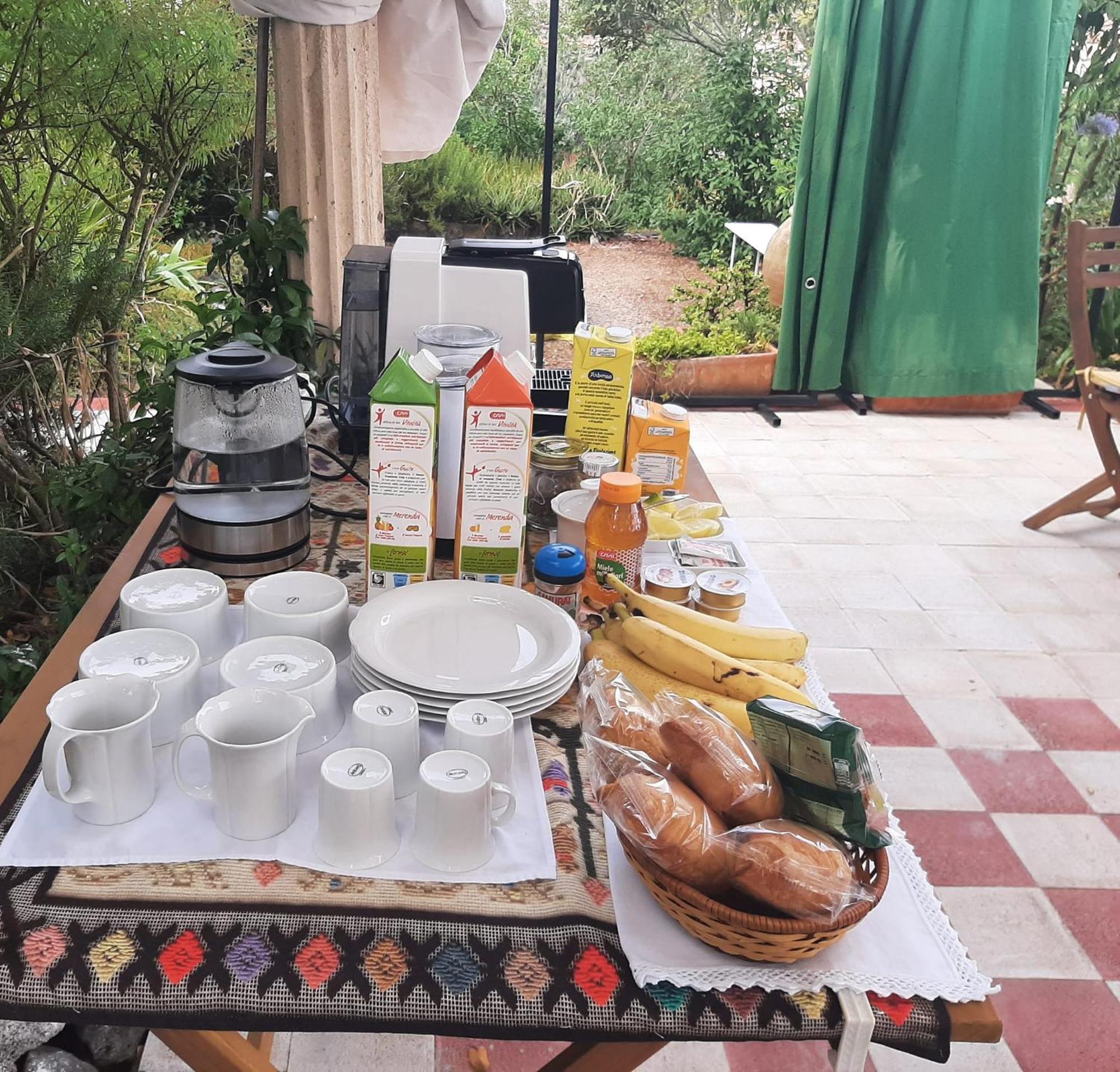 B&B Il Giardino Del Barone Pozzomaggiore Εξωτερικό φωτογραφία